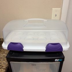 Wilton Cupcake Cake Carrier with Locking Lid