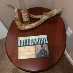 Vintage Queen Anne Style End Table / Side Table With Drawer.