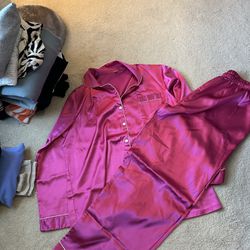 Women’s Pink Silk Pajamas Size Large