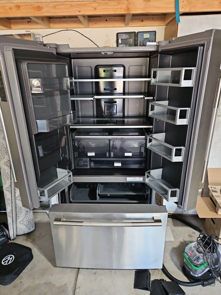JennAir - RISE 23.8 Cu. Ft. French Door Counter-Depth Refrigerator - Stainless steel