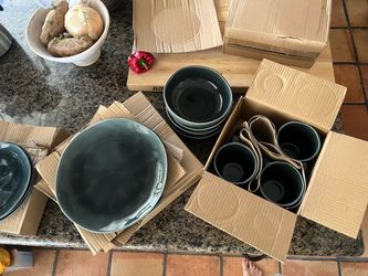 Green dinner set