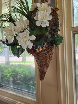 Wicker Rattan Basket "Horn of Plenty"