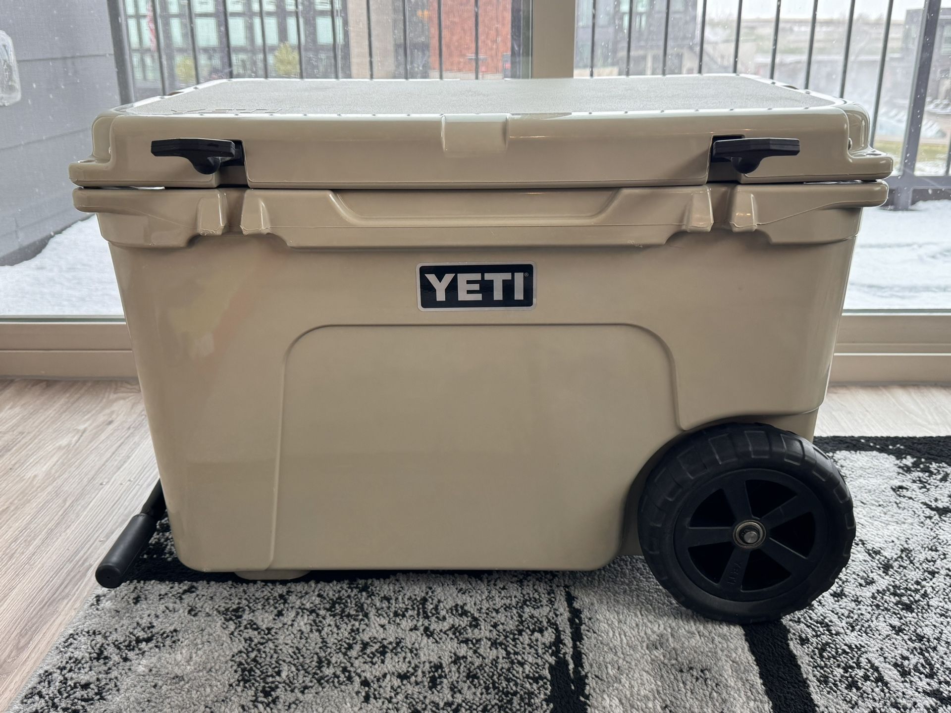 Yeti TUNDRA HAUL® WHEELED COOLER