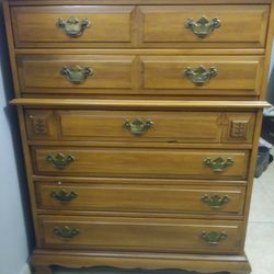 Dresser. Distinctive furniture by Stanley