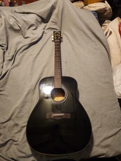 Yamaha F335 Acoustic Guitar