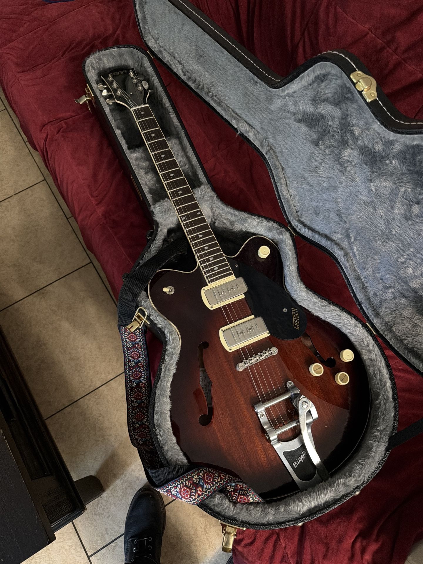 Gretsch G5420T Electromatic (with Bigsby) (CASE AND AMP + CORD INCLUDED)