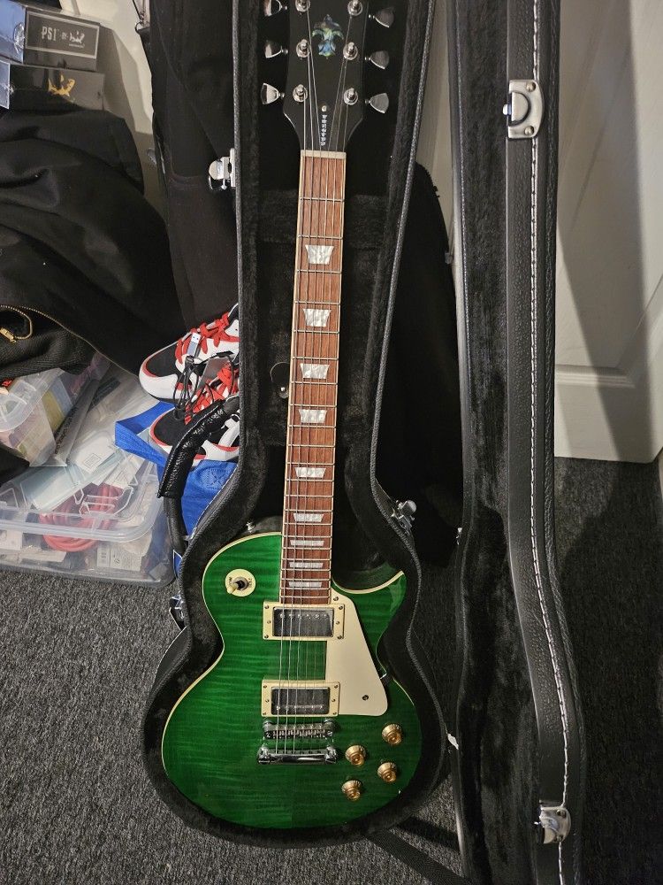 Les Paul Style Guitar And Case 