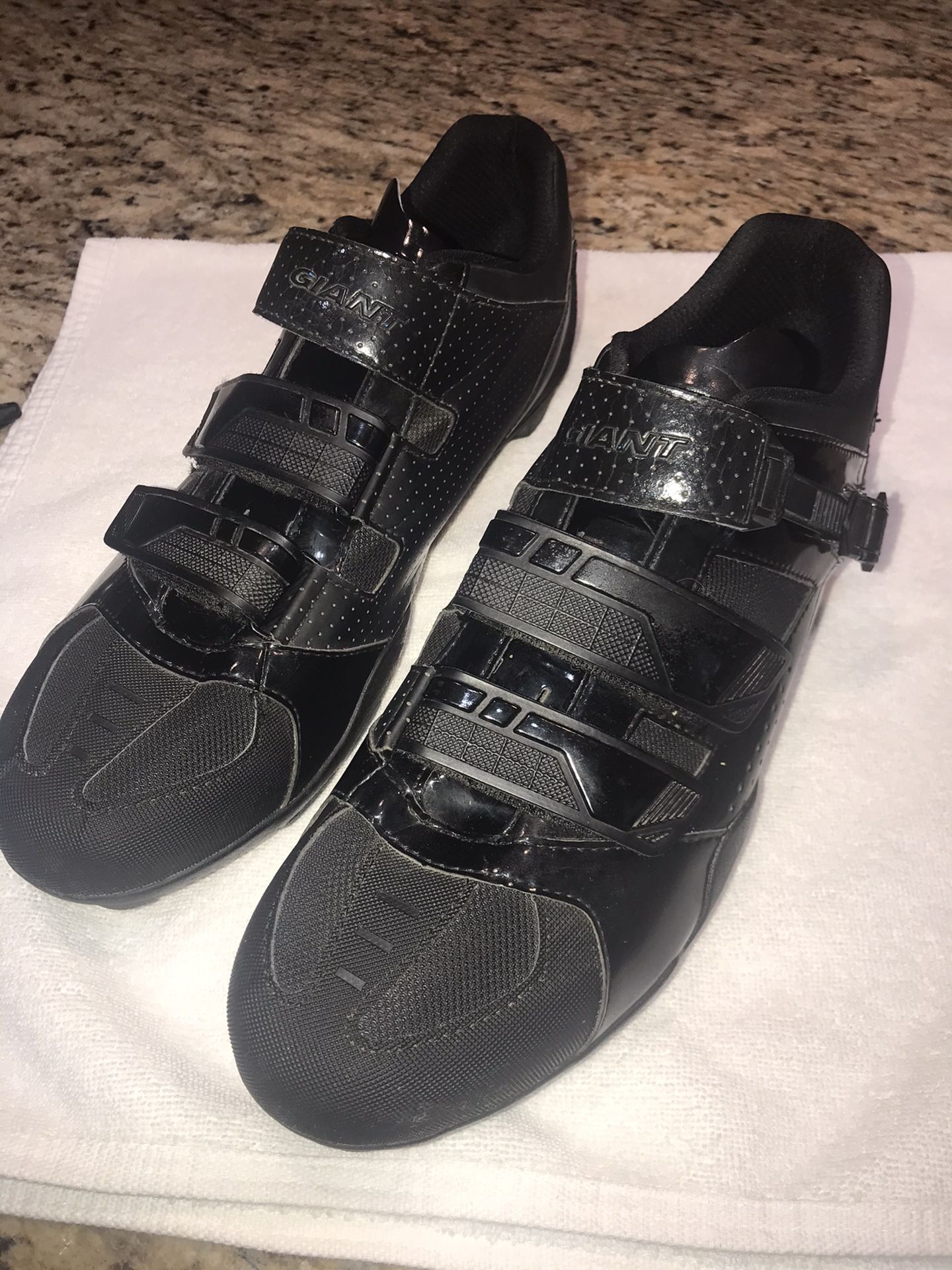 Giant Road Bike Shoes and Pedals (47 EU / 14 US)