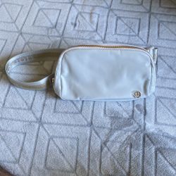 Lululemon Everywhere Belt Bag