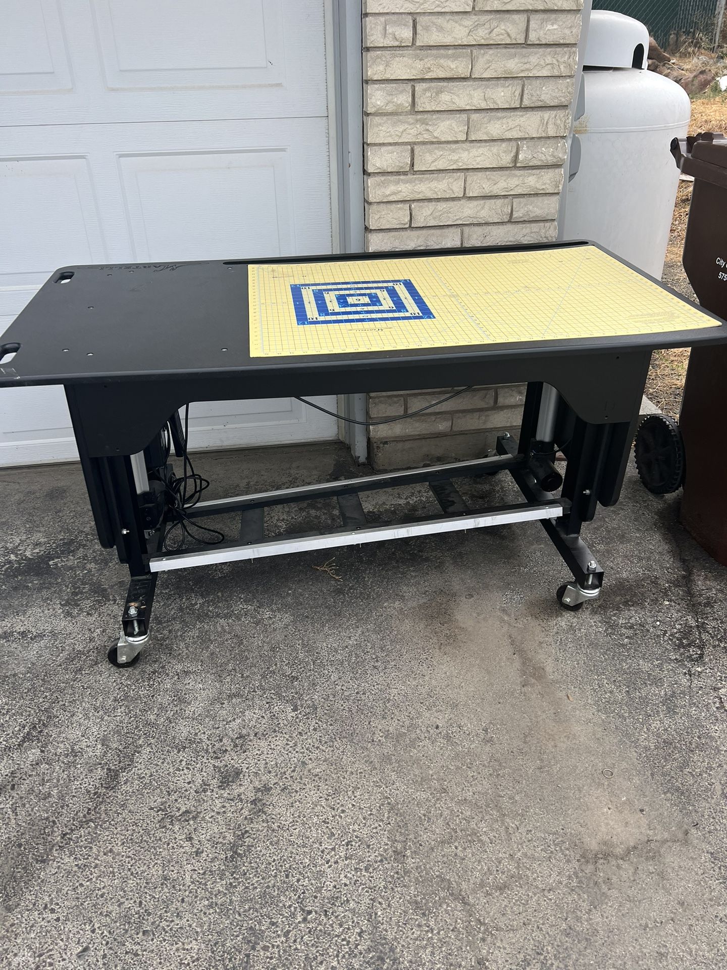 Hydraulic Cutting Table