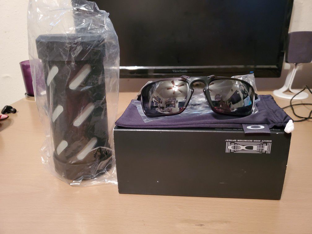 New Oakley Badman Dark Carbon Polarized Sunglasses