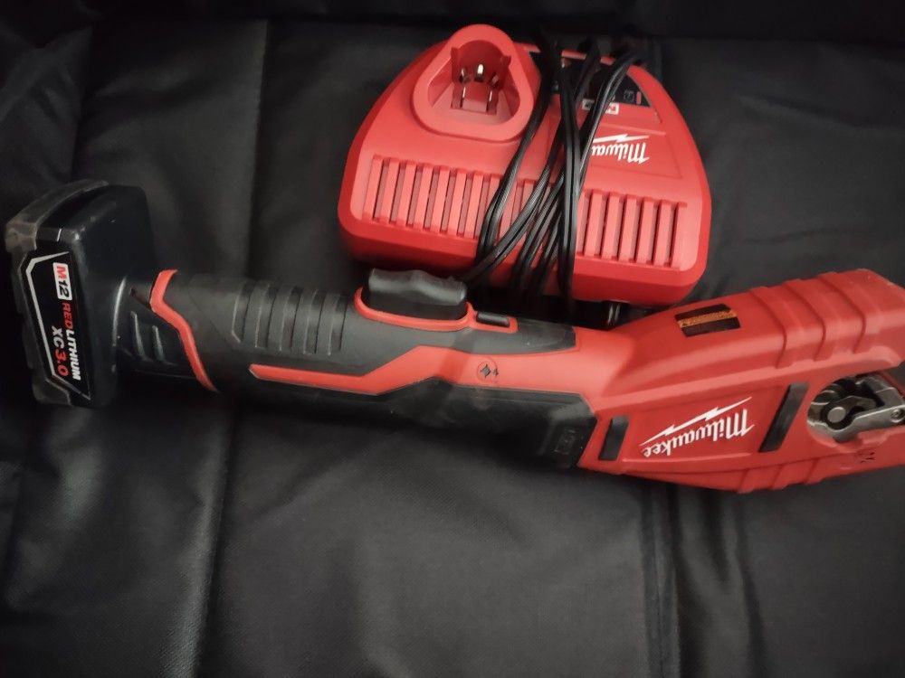 Milwaukee M12 Copper Tubing Cutter Kit
