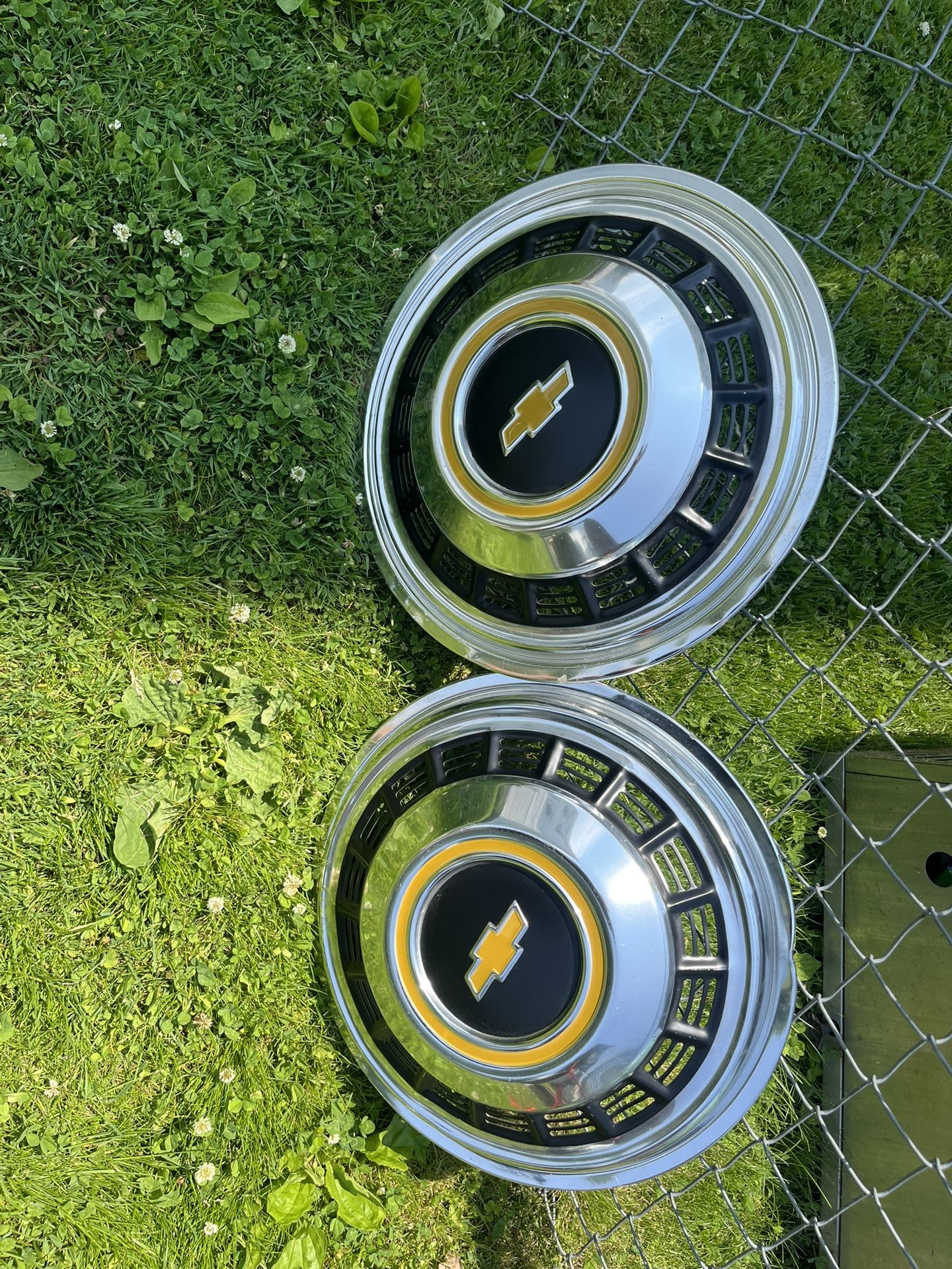 Pair Of CHEVROLET C30 DUALLY TRUCK 16" REAR HUBCAPS GM 349040 HOLLANDER 3109