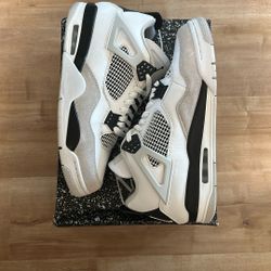Air Jordan 4 Retro - Military Black Size 12 M