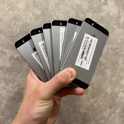 IPhone SE Unlocked - Different Colors Available 👌 