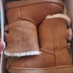 Uggs size 5. Worn once