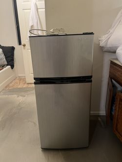 Refrigerator 