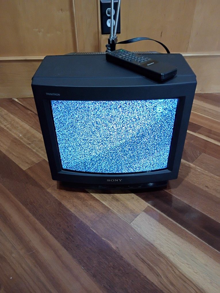 Sony Trinitron Retro Gaming TV And Remote