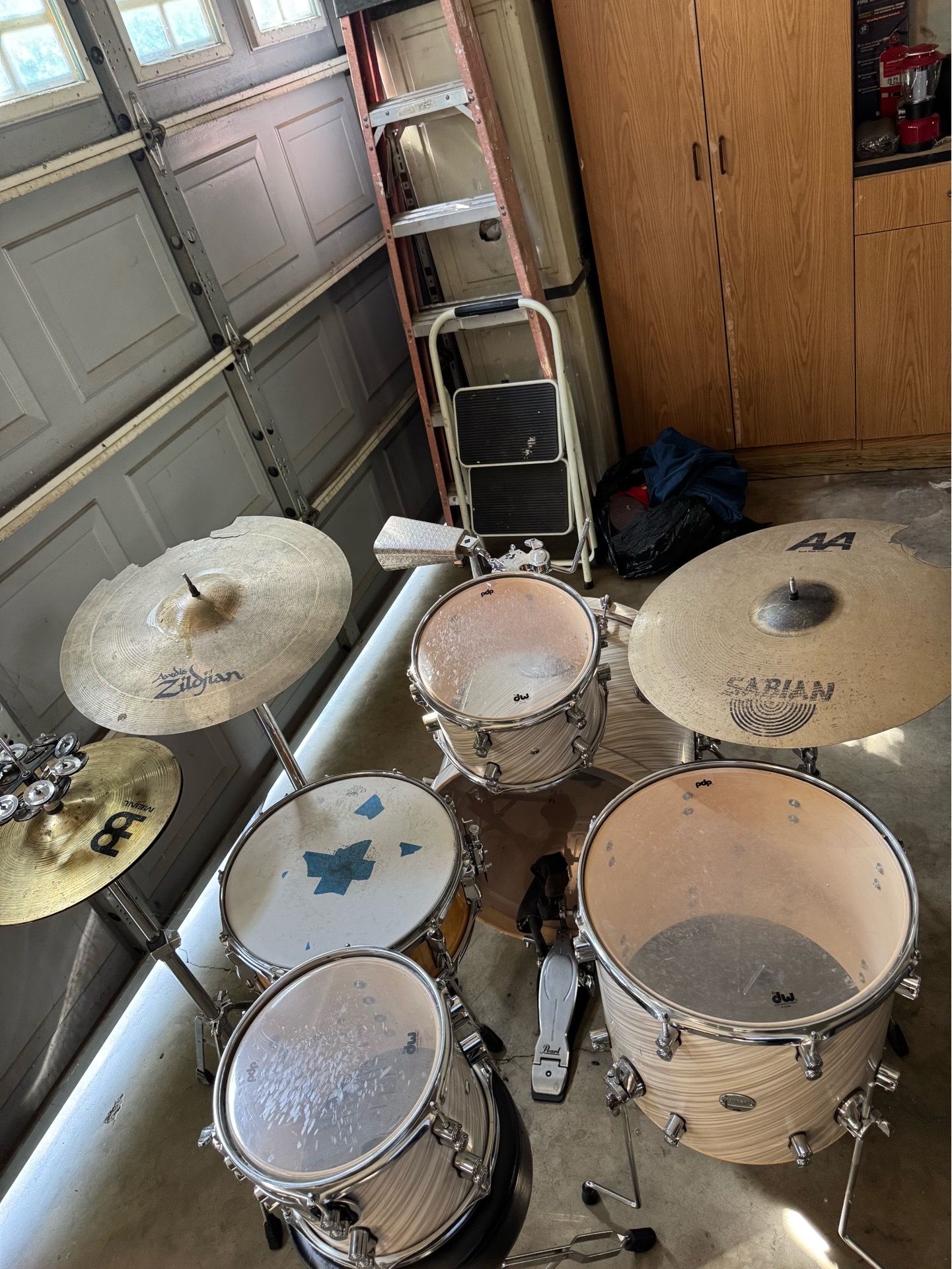 Full pep wood drummer with separate cymbals.