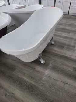 White Clawfoot Freestanding Bathtub