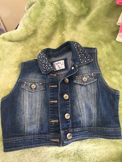 Girls jean vest Sz: 8/10