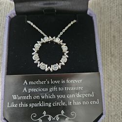 Diamond MOM necklace