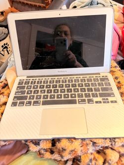 Apple MacBook Air 11” Laptop – Powers On & Works