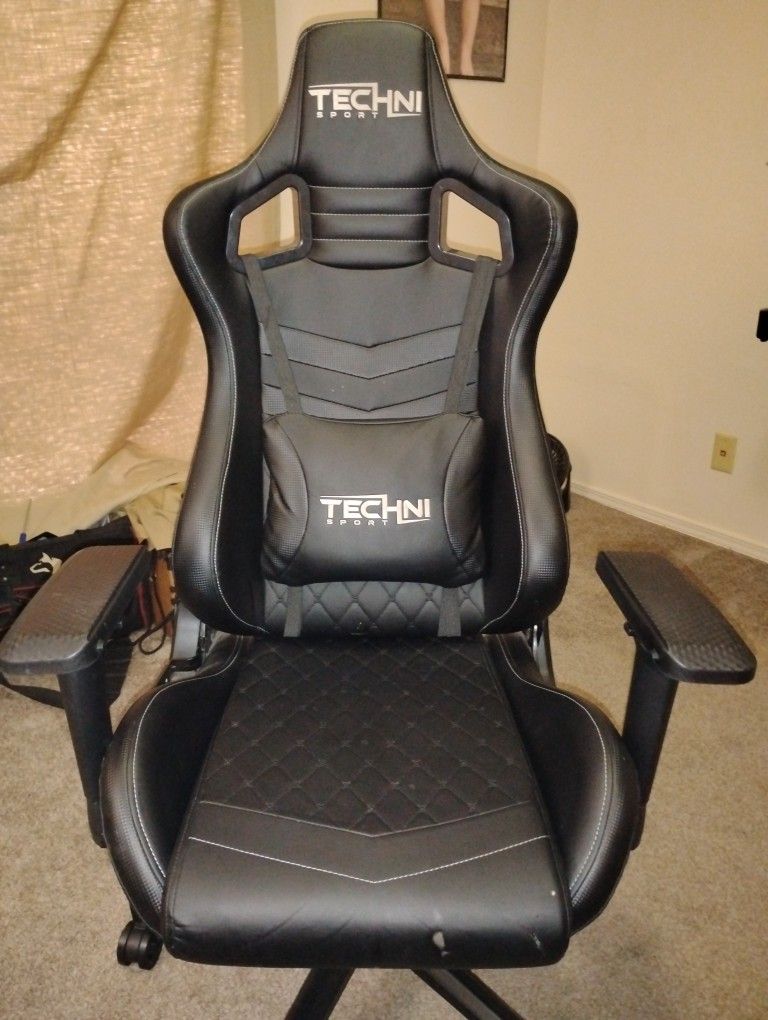 Gaming Chair - Super Comfy!