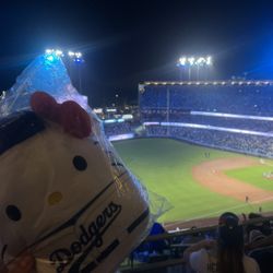 HELLOT KITTY DODGERS SQUISHMELLOW