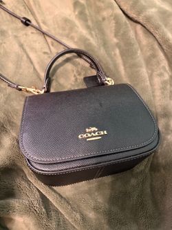 Black coach bag 😍