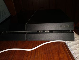 PS4 Plus 2 controllers and a few games