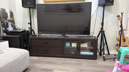 Tv stand, still very good