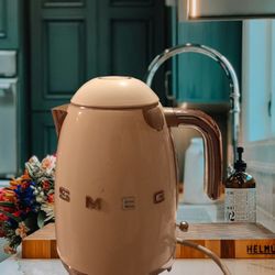 SMEG Electric Kettle
(Painting is chipping a bit but works great)