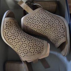 Women’s Heels Size 6.5 Brand New In Box 