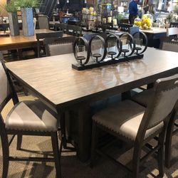 Johurst Brown/Beige Counter Height Set  / Dining table and Chairs 