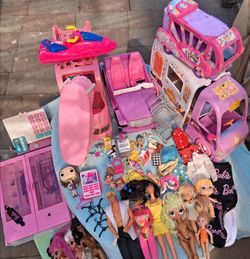 Huge bundle of barbies has lots of stuff super fun mix of everything  asking $40 Slauson ave /van ness 90043