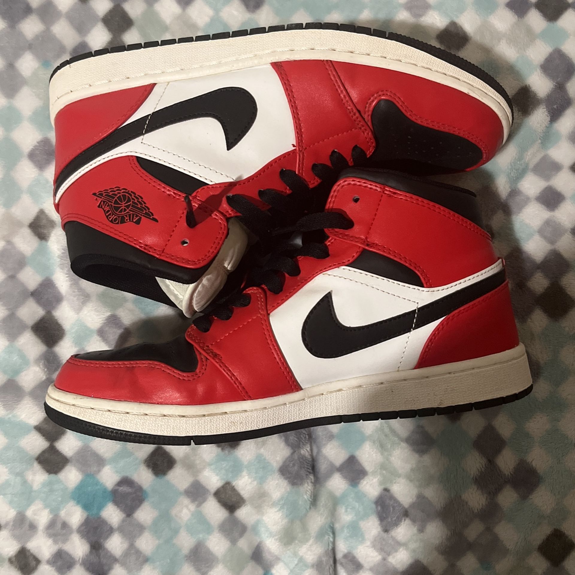 Jordan 1 Mid 