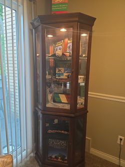 Corner curio