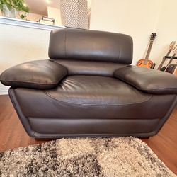 Leather Armchairs (Smoke/Pet Free House)