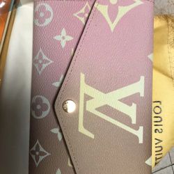 LOUIS VUITTON Zippy XL Wallet In Monogram Macassar for Sale in El Paso, TX  - OfferUp