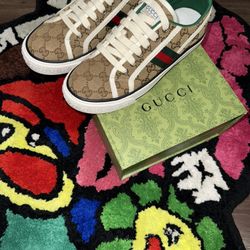 Women’s Gucci Shoes 