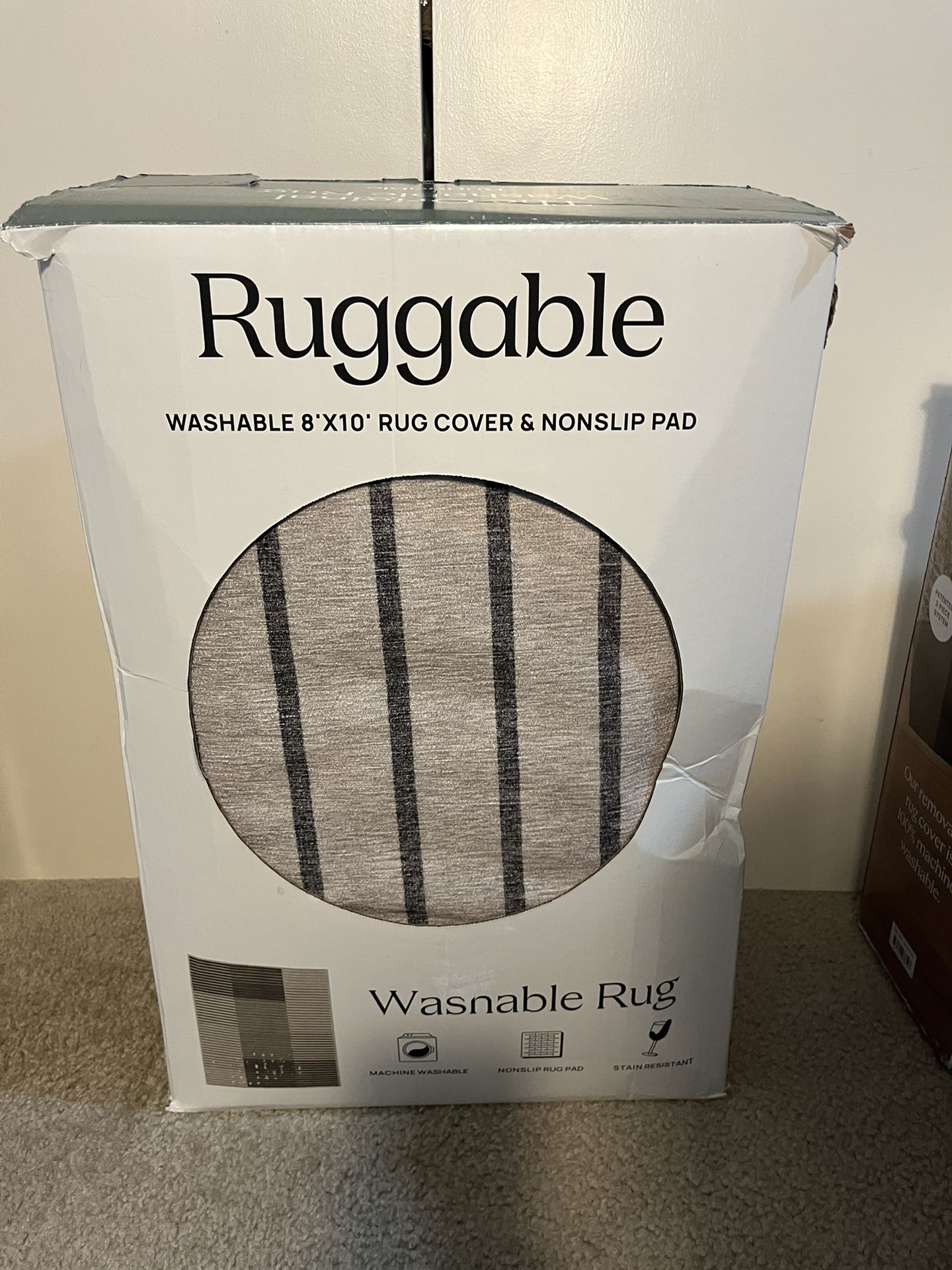 New, never unfolded Ruggable Flatwoven Washable Gradasi Rug, 8' x 10' in the box.