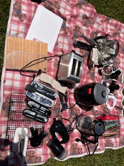 Air fryer, toaster, kettle and other kitchen appliances — YARD SALE