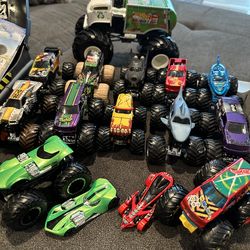Monster Trucks Set TOYS