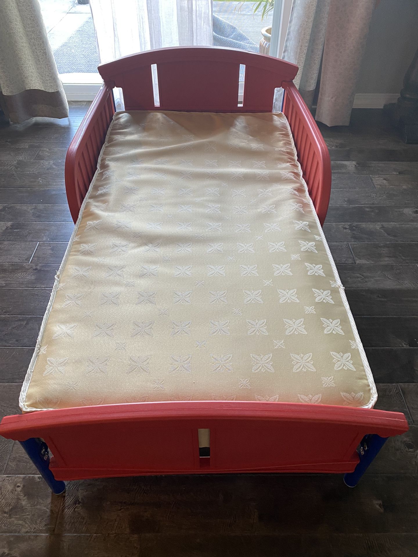 Toddler Bed W/mattress 