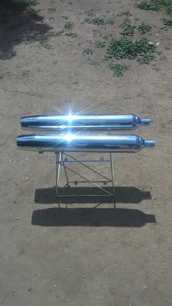 Harley - Davidson chrome exhaust pipes