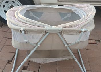 Portable Baby Bassinet with Mesh Canopy