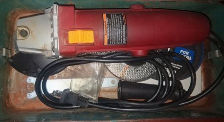Chicago Electric Heavy Duty 4-1/2" Angle Grinder (Item 91223).