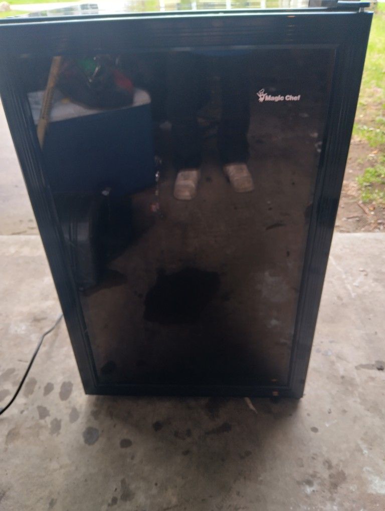 Magic Chef Wine Fridge