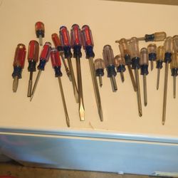 Craftsman Screwdrivers 27 Total